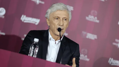 Head coach Pekerman of Venezuela