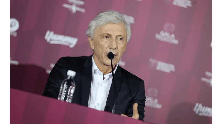 Head coach Pekerman of Venezuela