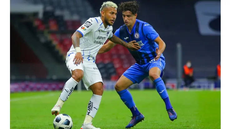 Duvan Vergara of Monterrey fights for the ball with Ignacio Rivero of Cruz Azul.