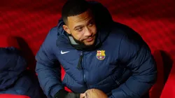 Memphis Depay of Barcelona on the bench