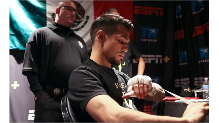 Jose Zepeda wraps his hands before his fight against Hank Lundy