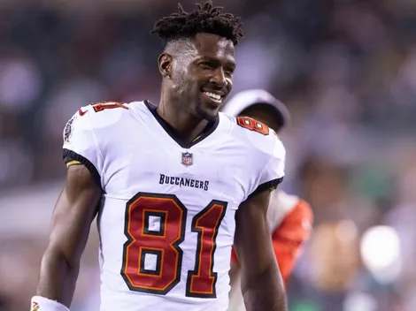 NFL Hall of Famer asks for a chance to replace Bucs' Antonio Brown