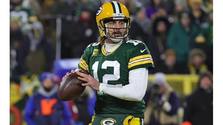 Aaron Rodgers in action during the Packers' 37-10 win over the Vikings in Week 17.