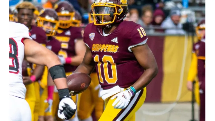 Quarterback Daniel Richardson of Central Michigan