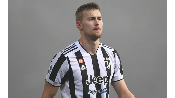 Juventus center-back Matthijs de Ligt has been linked with Barcelona again.