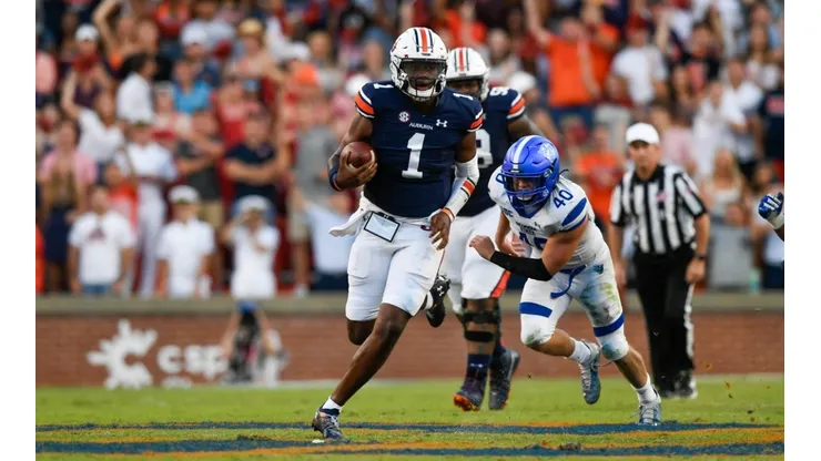 Quarterback TJ Finley of Auburn Tigers