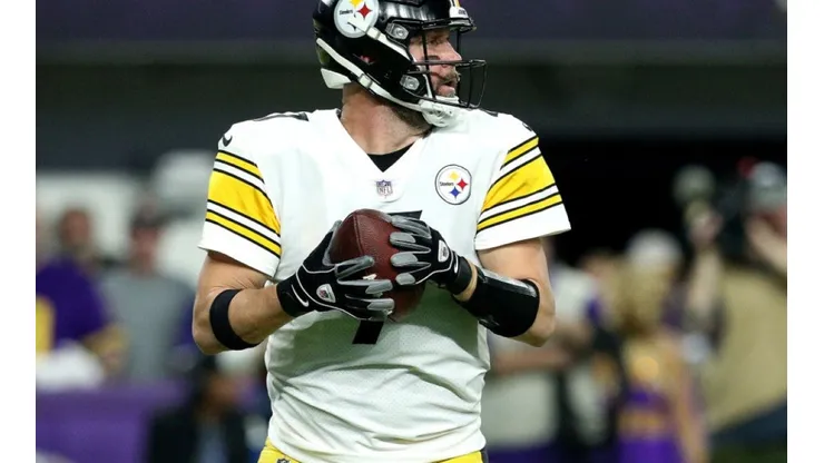 Quarterback Ben Roethlisberger of Pittsburgh Steelers at the game vs Vikings