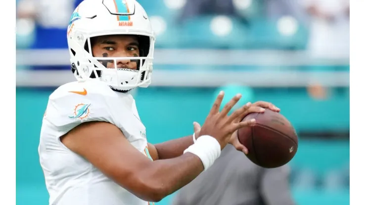 Quarterback Tua Tagovailoa of Miami Dolphins at the game vs Giants