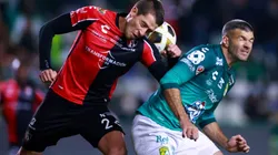 Martín Nervo of Atlas (left) and Emmanuel Gigliotti of Leon