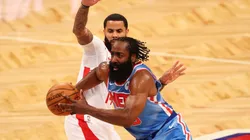 DJ Augustin of Houston Rockets (left) tries to stop James Harden of Nets (Futbolsites)