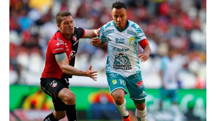 Hugo Nervo of Atlas (left) tries to stop Luis Montes of Leon