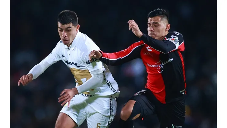 Erik Lira of Pumas UNAM (left) Aldo Rocha #26 Atlas