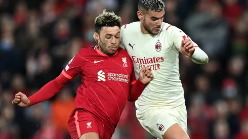 Theo Hernandez of Milan (right) and Alex Oxlade-Chamberlain of Liverpool (left)