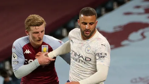 Matt Targett of Aston Villa (lef) tries to block Kyle Walker of Manchester City