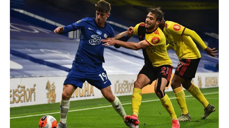 Mason Mount of Chelsea (left) tries to avoid defender Kiko Femenia of Watford