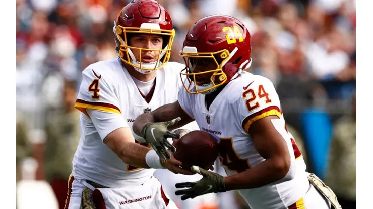 WFT quarterback Taylor Heinicke (left) WFT running back Antonio Gibson at the game vs Carolina Panthers on November 21