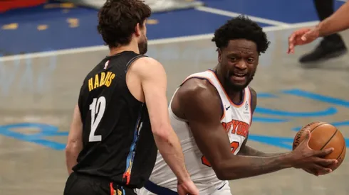 Joe Harris of Nets (left) tries to block Julius Randle of Knicks by Al Bello