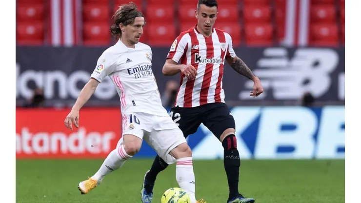 Luka Modric of Real Madrid (left) tries to pass the ball infront of defender Alex Berenguer of Athletic Bilbao