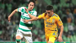 Leonardo Fernandez of Tigres (R) and Alan Cervantes of Santos