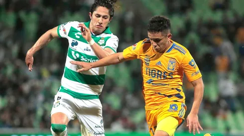 Leonardo Fernandez of Tigres (R) and Alan Cervantes of Santos
