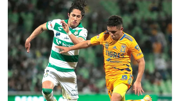 Leonardo Fernandez of Tigres (R) and Alan Cervantes of Santos