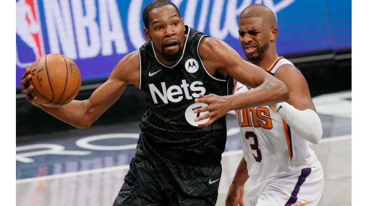 Kevin Durant of Brooklyn Nets (left) tries to pass drible Chris Paul of Phoenix Suns