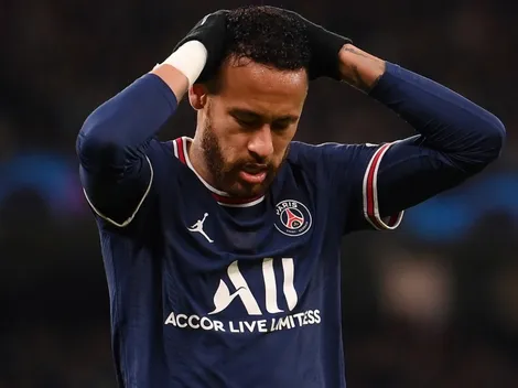 Video: Neymar stretched off after bizarre ankle injury in PSG win