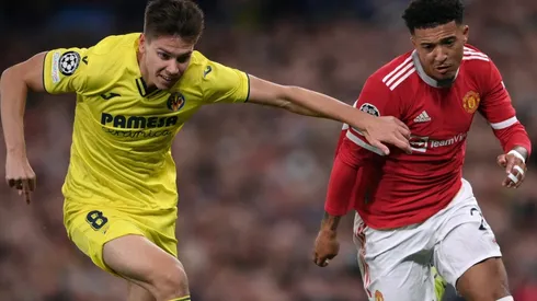 Jadon Sancho of Manchester United (right) and Juan Foyth of Villarreal (left)