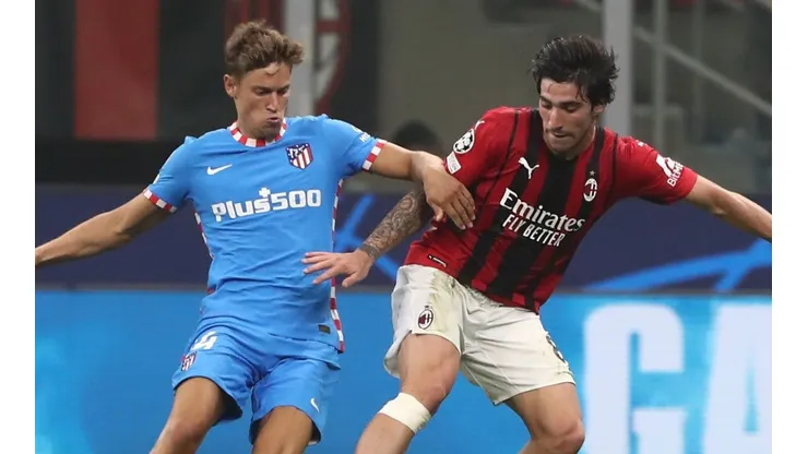 Marcos Llorente of Atletico Madrid (left) and Sandro Tonelli of Milan