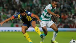 Juan Otero of Santos (right) and Jair Díaz of Atletico San Luis.