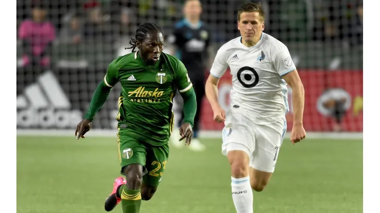 Yimmi Chara of Portland Timbers (left) against Robin Lod of Minnesota United.