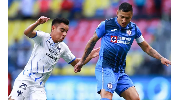 Carlos Rodriguez of Monterrey (left) against Julio Cesar Dominguez of Cruz Azul.