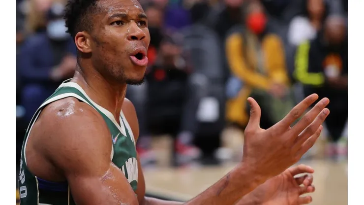 Giannis Antetokounmpo during the game vs Atlanta Hawks on November 14