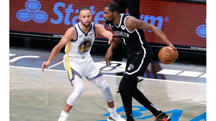 Steph Curry of Warriors (left) and Kevin Durant of Nets