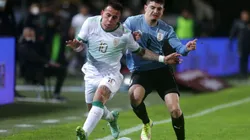 Henry Vaca of Bolivia (left) tries to avoid defender Agustín Alvarez Martínez of Uruguay during a game for the Qualifiers on September 5