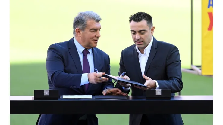 Barcelona president Joan Laporta and new Barca head coach Xavi Hernandez may plan to make a move for a Chelsea veteran.