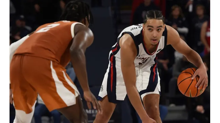 Texas and Gonzaga players during their first game in the 2021-22 NCAA season