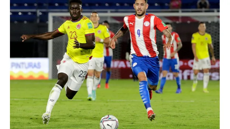 Davinson Sanchez of Colombia fights for the ball with Antonio Sanabria of Paraguay.