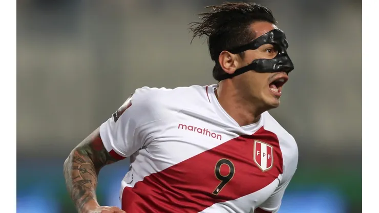 Gianluca Lapadula of Peru.