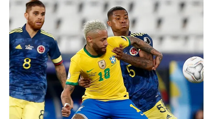 Neymar Jr. of Brazil fights for the ball with Wilmar Barrios of Colombia.
