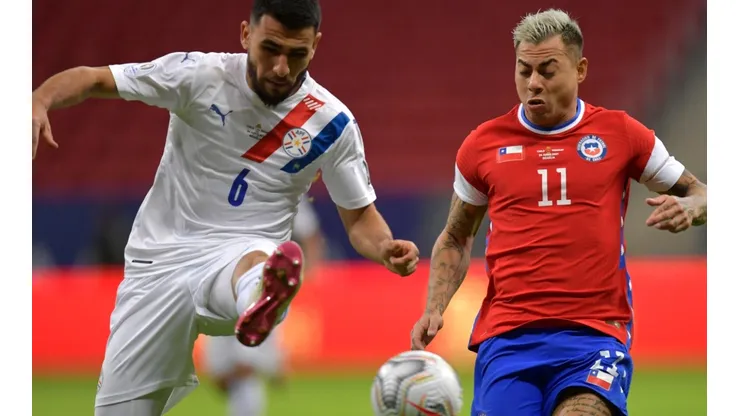 Junior Alonso of Paraguay fights for the ball with Eduardo Vargas of Chile.
