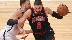 Blake Griffin of Nets (left) tries to stop Nikola Vucevic of Chicago Bulls
