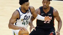Donovan Mitchell of Utah Jazz (left) tries to pass drible Jimmy Butler of Miami Heat
