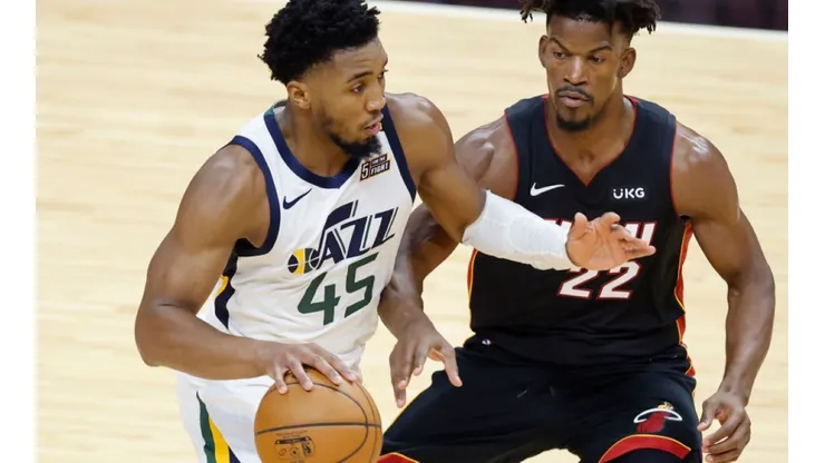 Donovan Mitchell of Utah Jazz (left) tries to pass drible Jimmy Butler of Miami Heat