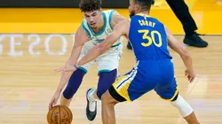 LaMelo Ball of Charlotte Hornets (left) tries to past Steph Curry of Golden State Warriors