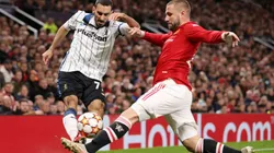 Davide Zappacosta of Atalanta (left) tries to avoid defender Luke Shaw of Manchester United