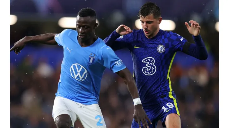Innocent Bonke of Malmo (left) and Mason Mount of Chelsea (right)