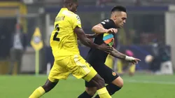 Danilo Arboleda of Sheriff (left) tries to stop Lautaro Martinez of Internazionale