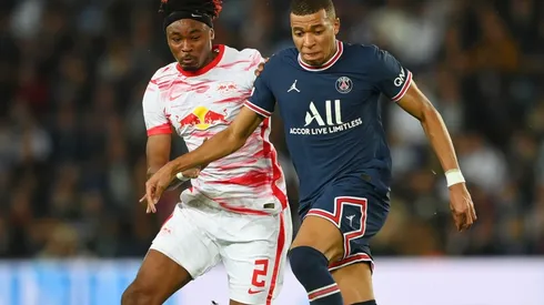 Kylian Mbappe of Paris Saint-Germain (right) and Mohamed Simakan of Leipzig (left)