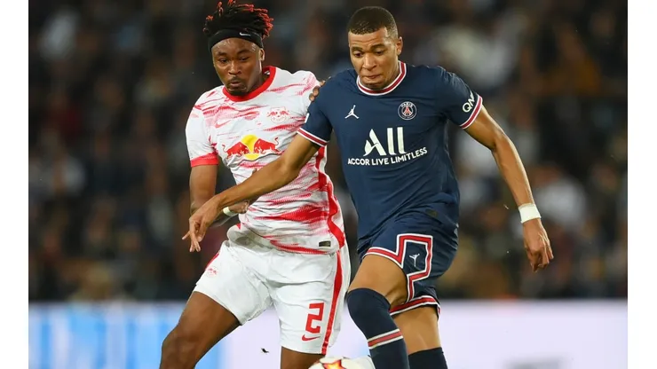 Kylian Mbappe of Paris Saint-Germain (right) and Mohamed Simakan of Leipzig (left)